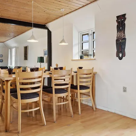 2 Bedroom Beautiful In Veslos